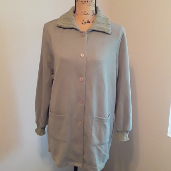 Sweater - Picture 1 of 6